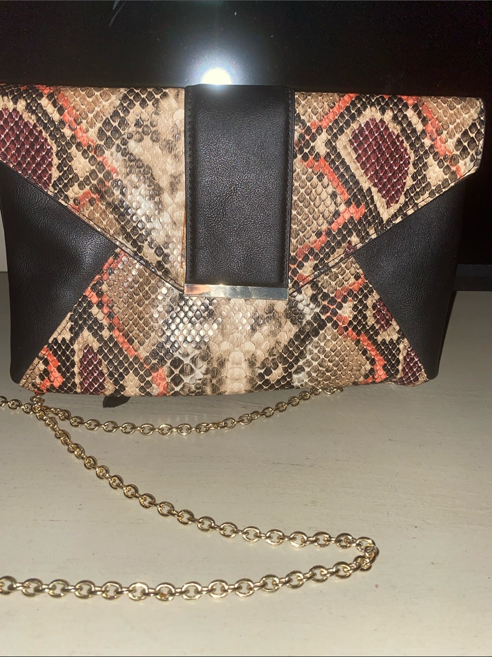 Like New INC snakeskin purse, 👜 Crossbody gold chain, magnetic closure